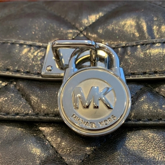 MICHAEL KORS HAMILTON Quilted Flap Shoulder Clutch - Picture 5 of 10